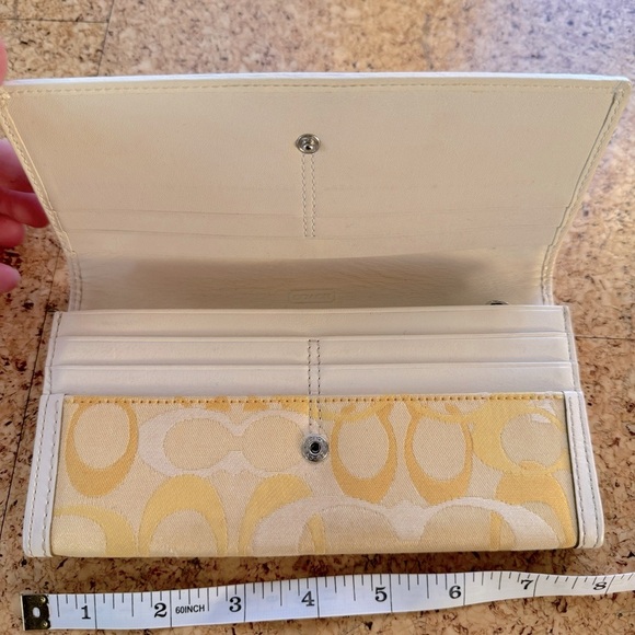 Coach Wallet - yellow - Picture 2 of 4